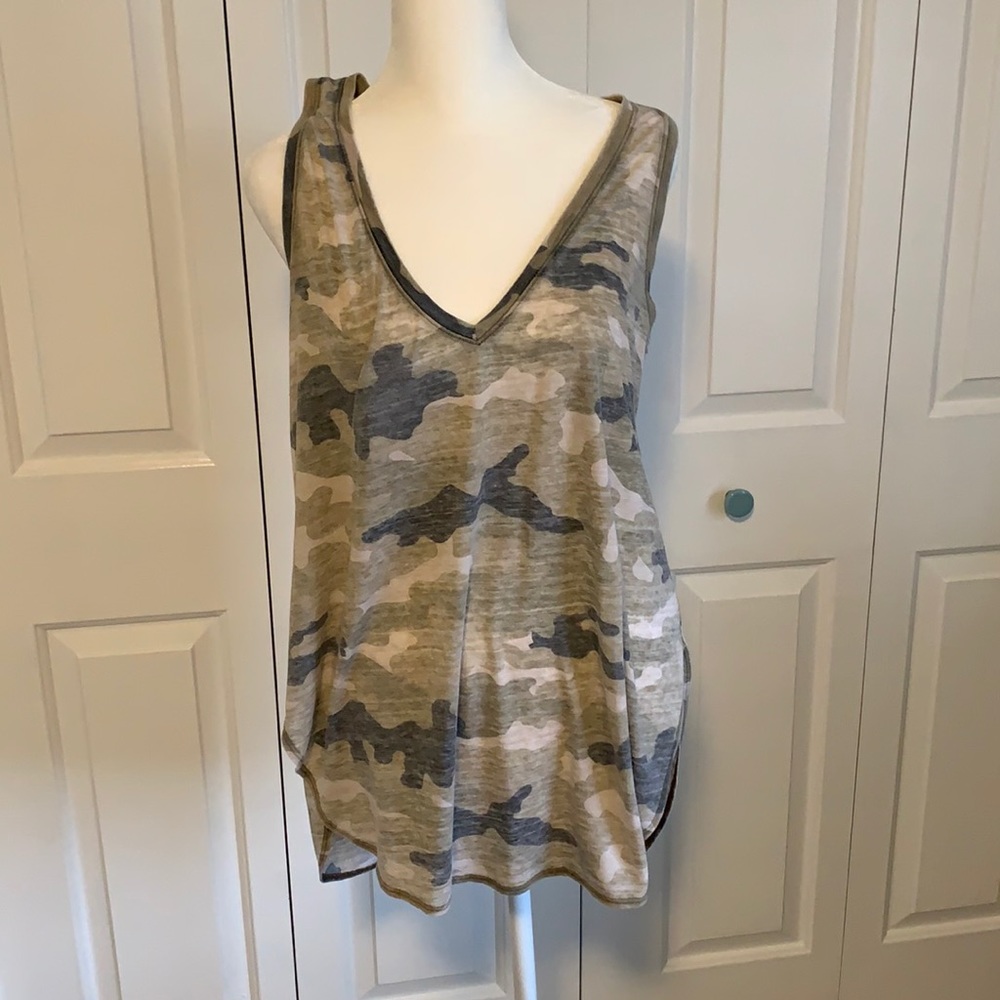 Express hi lo tank camo size Medium.